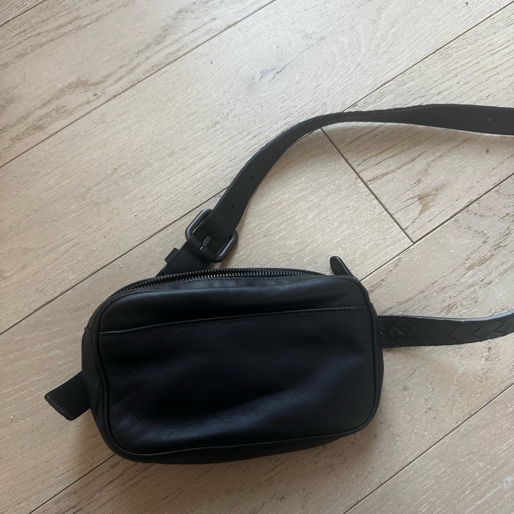BOTTEGA VENETA 
Nappa Intrecciato Belt Bag Black